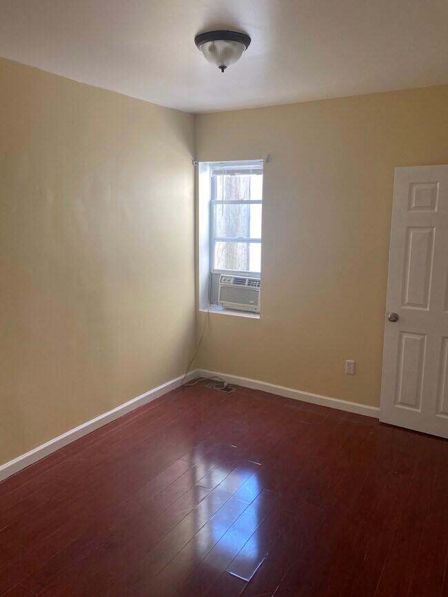 Photo - 5629 Malcolm St