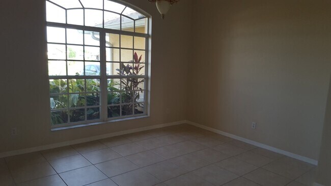 Photo - 1405 NE 5th Pl