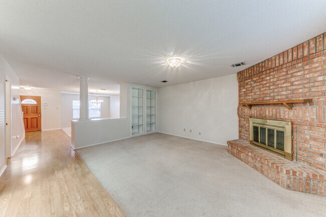 Photo - 16407 Encanto Pass