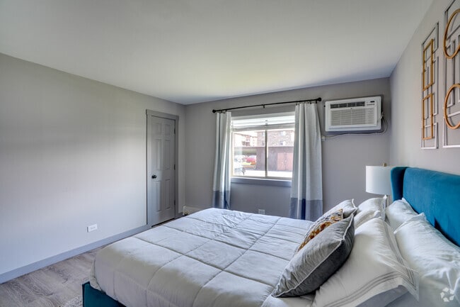 2BR, 2BA - 800SF - 1ST Bedroom