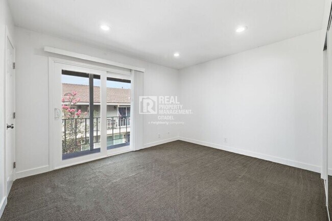4560 Jamestowne