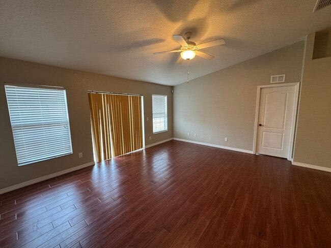 Photo - Spacious 4 Bedroom / 3 Bathroom Home in Davenport