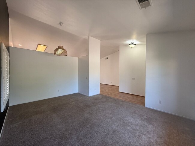 Photo - Quartz Hill 4 Bedroom 2 Bath!