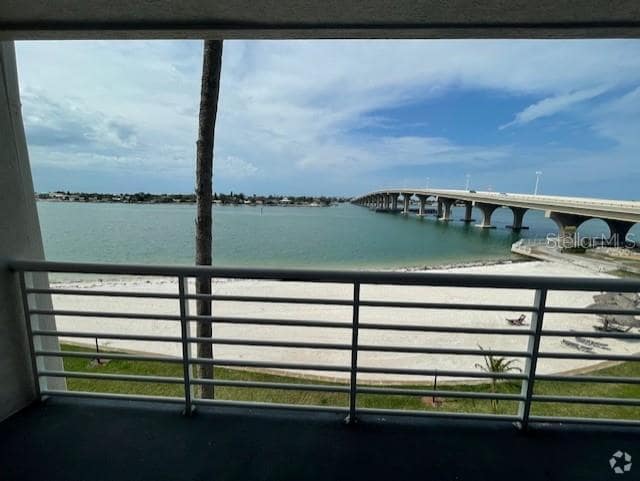 Building Photo - 5701 Bahia Del Mar Cir N Unit 402 Rental