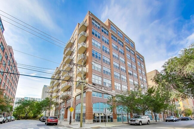 Building Photo - 933 W Van Buren St Unit 304