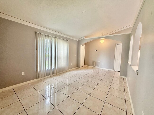 Photo - 220 Canterbury Ct