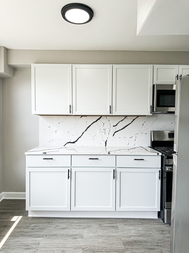 Photo - 5355 N California Ave Unit 409