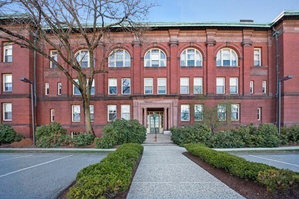 Building Photo - 64 Forest St Unit 235