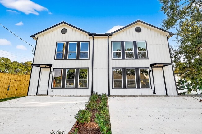 Building Photo - 3826 Rosemont St