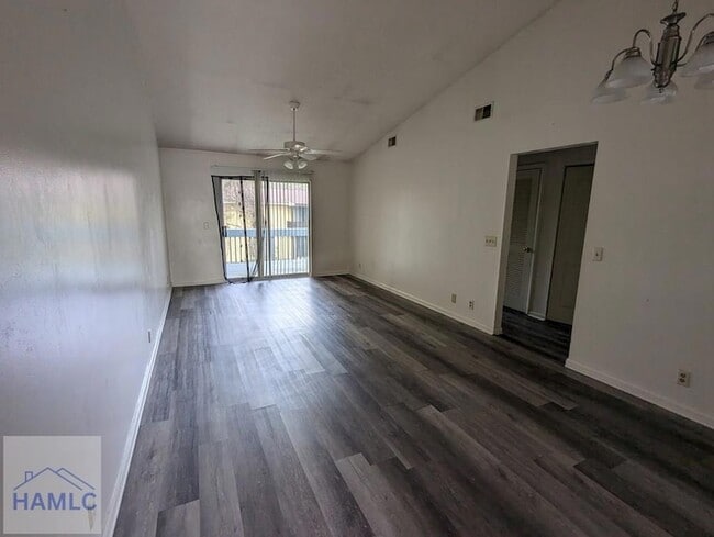 Photo - 910 Brett Dr