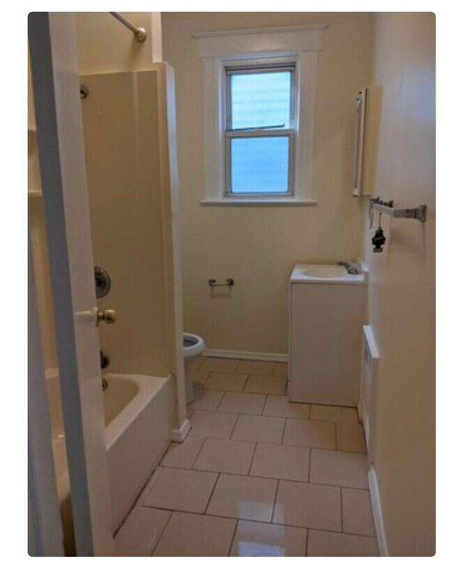 Photo - 239 Bayview Ave