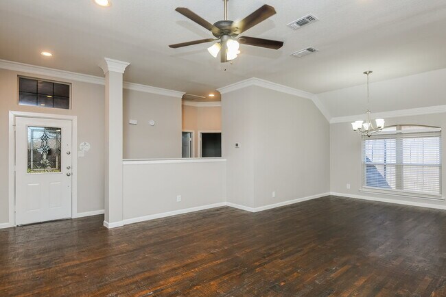 Photo - 5900 Ravenya St