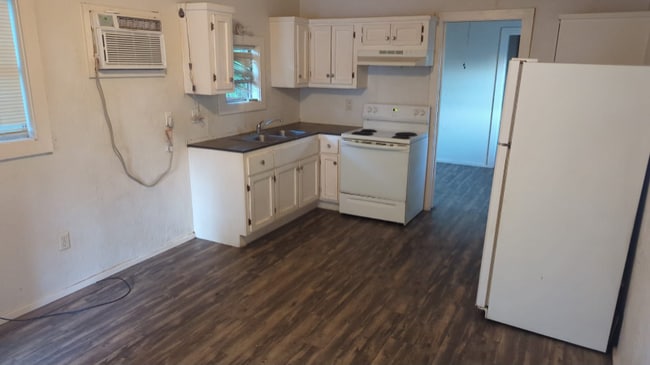 Photo - 405 N Clegg St