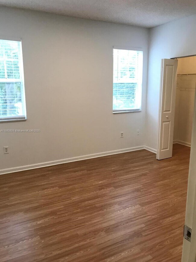 Photo - 5820 W Sample Rd Unidad 201