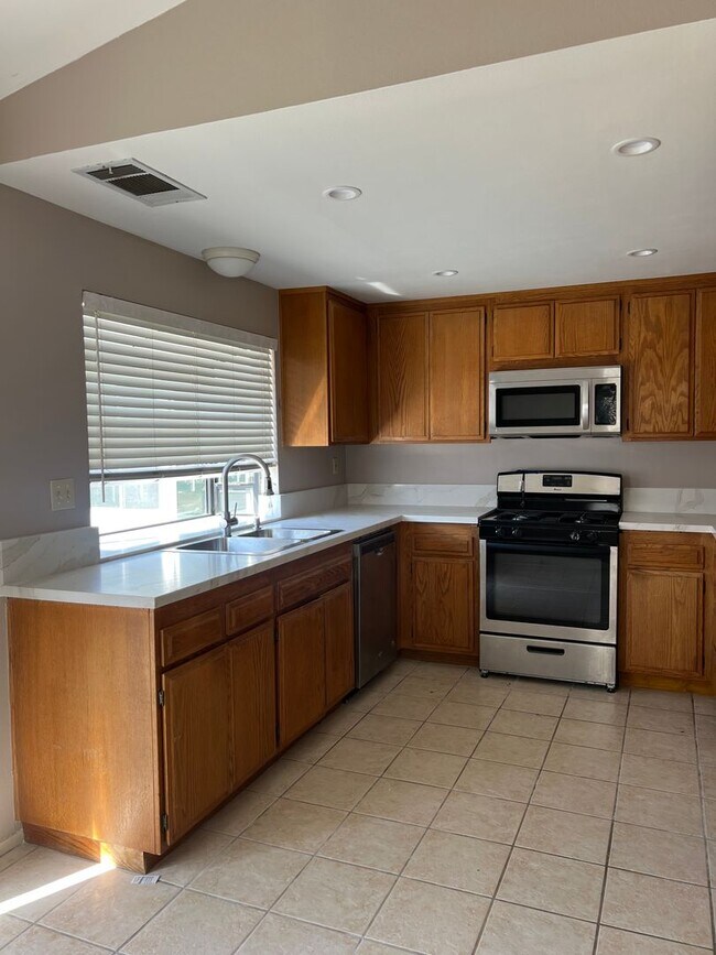 Photo - 910 Pegasus St