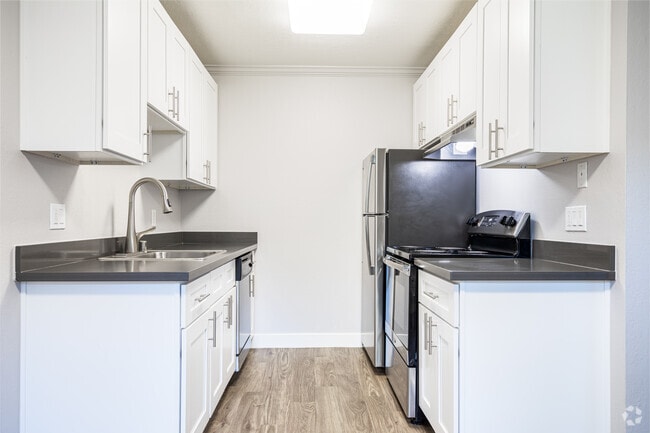 1BR, 1BA - 600SF