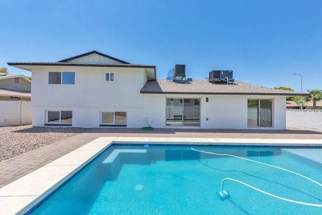 Photo - Exceptional 6-Bedroom Home with Pool Near ASU Campus