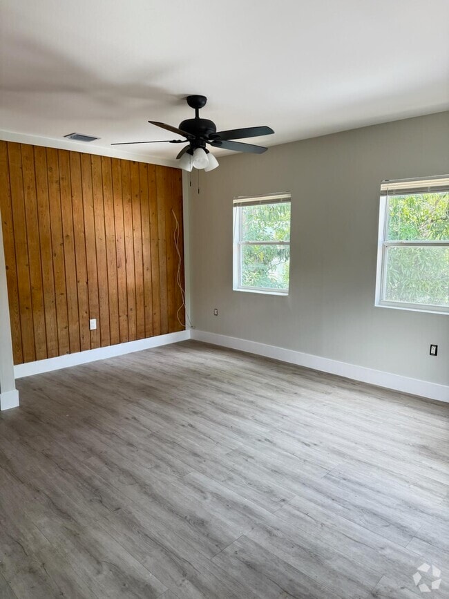 Building Photo - 1019 Mayflower Rd Rental