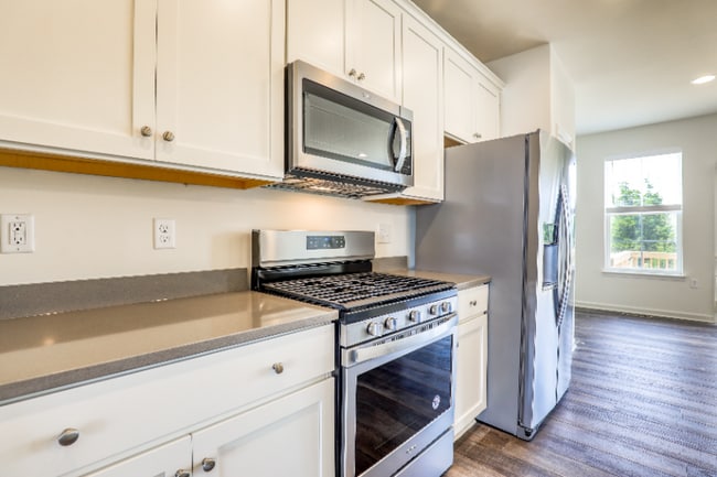 Photo - 102 Metcalf Terrace