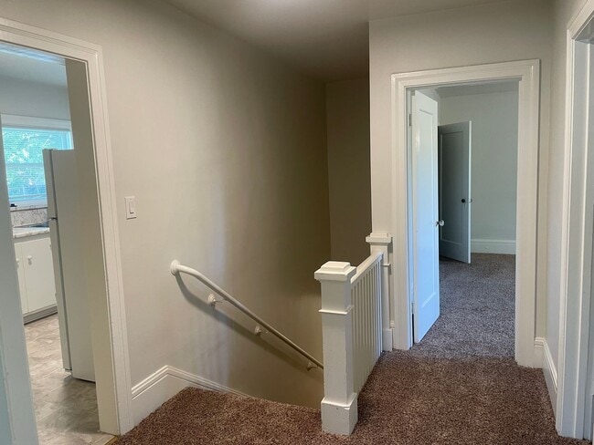 Building Photo - Two Bedroom 1 Bathroom Upstairs Unit C