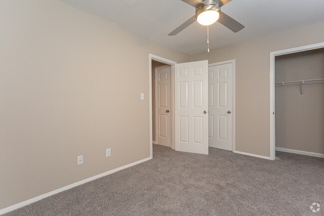 1HAB, 1BA - 750 ft² - Flats on Main