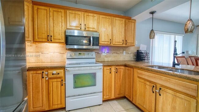 Photo - 11101 SW 15th Mnr