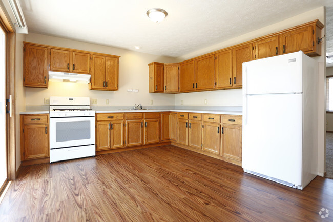 2 BR, 1 BA - kitchen - 921 Pius Ln Apartments