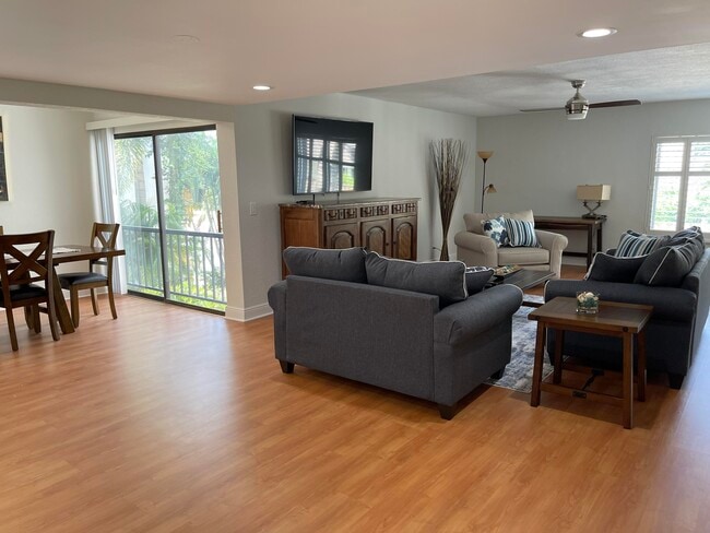 Photo - 1660 12 Oaks Way Unit 203