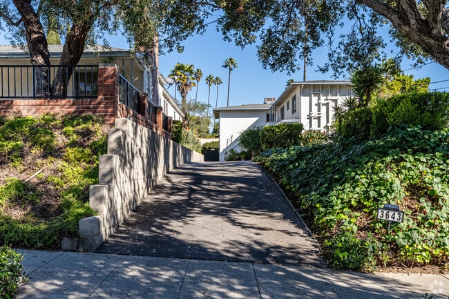 Entrance - 3643 Monon St