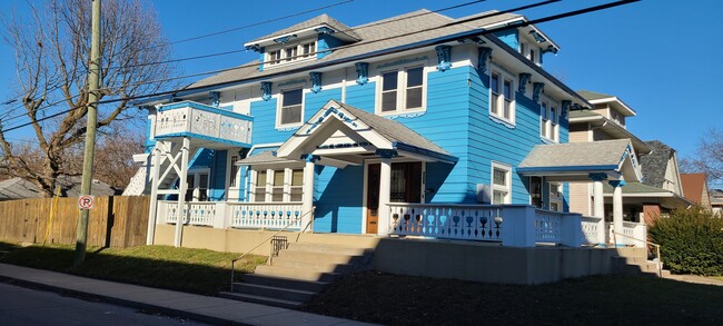 Building Photo - 1102 N Oakland Ave Unit 3.5BD Rental