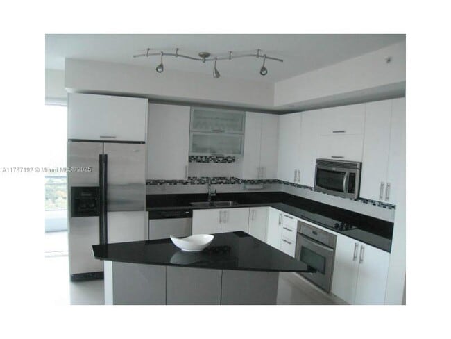 Building Photo - 60 SW 13th St Unit 1900 Rental