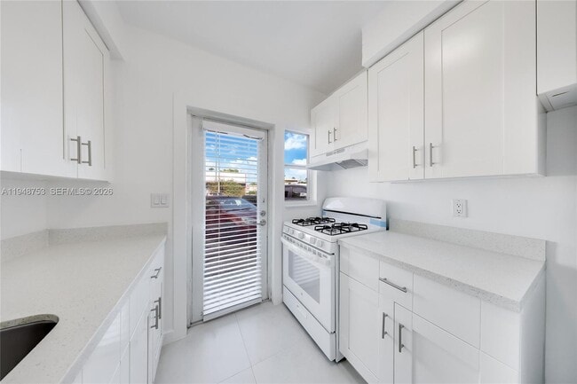 Photo - 6930 Rue Versailles Dr Unit 10