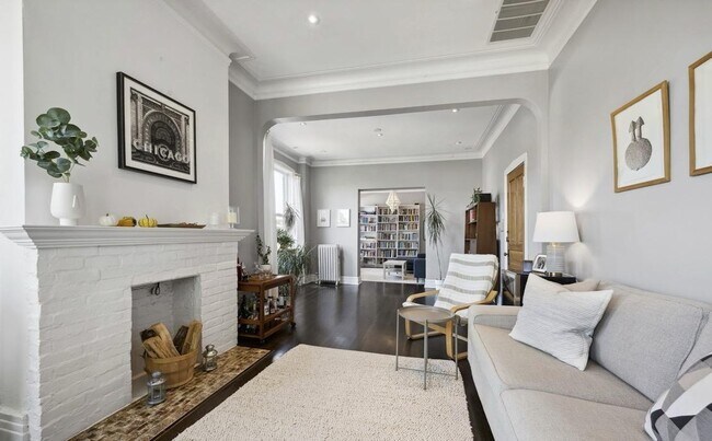 Photo - 3 bedroom in Chicago IL 60657 Unidad 3