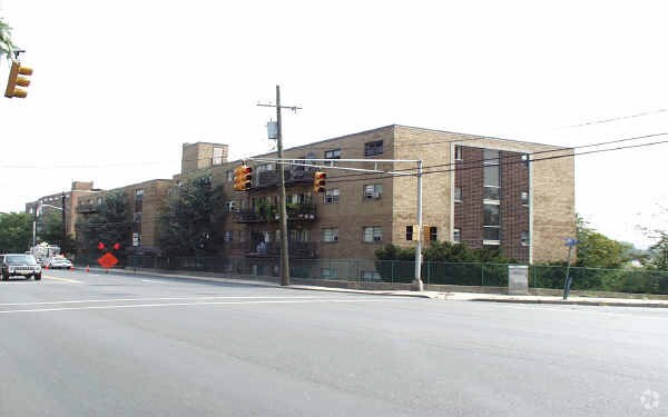 Photo - Brownstone Arms