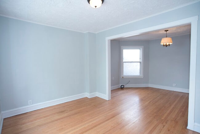 Photo - 3921 N Lincoln Ave Unit 2