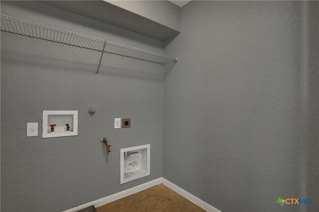 Photo - 240 Oak Creek Way