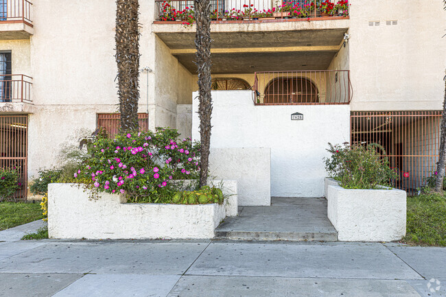 Building Photo - 7625 Reseda Blvd Unit 101 Rental