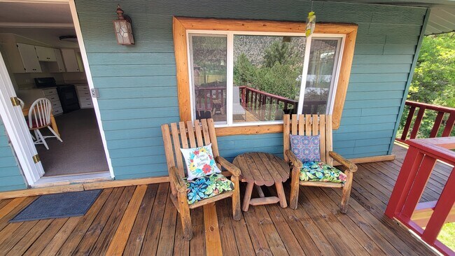 Photo - 719 Red Mountain Dr