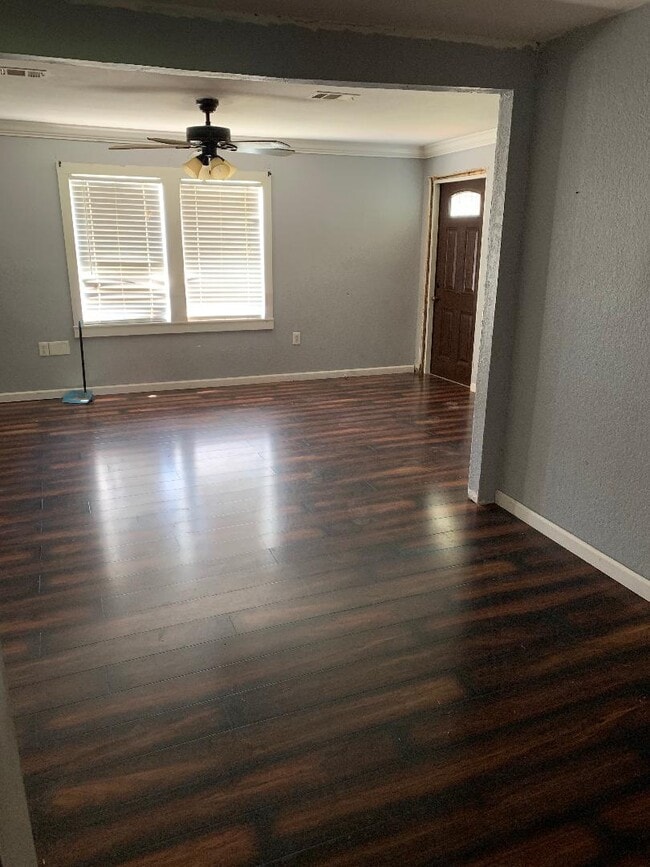 Photo - 915 Center Street