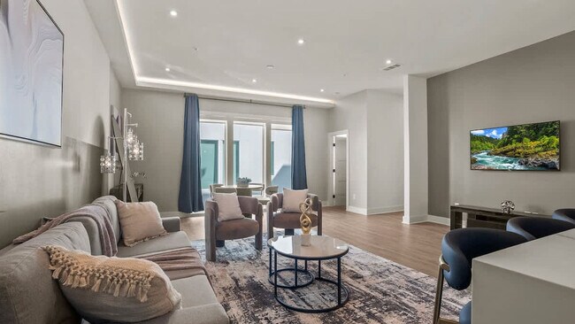 Photo - 1733 N Fitzhugh Ave Unit ID1226737P