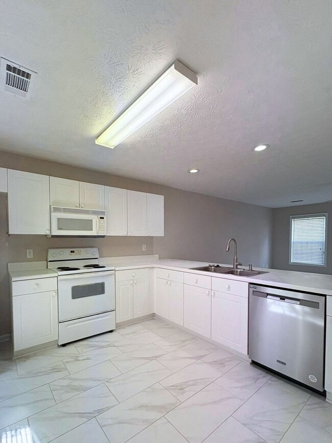 Photo - Donahue Crossing Condominiums #1409 Unit 1409