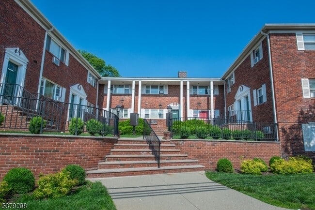 Building Photo - 101 N Beverwyck Rd Rental
