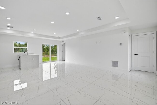 Photo - 1108 Eauclaire St E