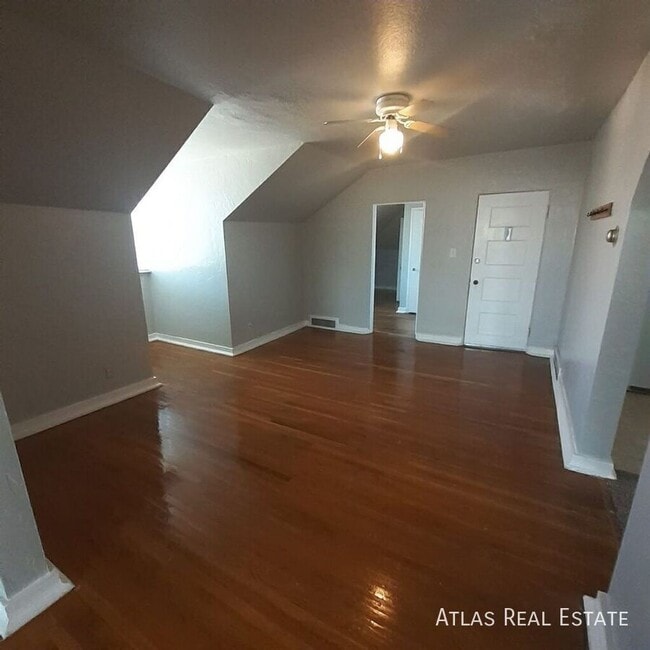 Building Photo - 1516 N Cascade Ave Unit 8