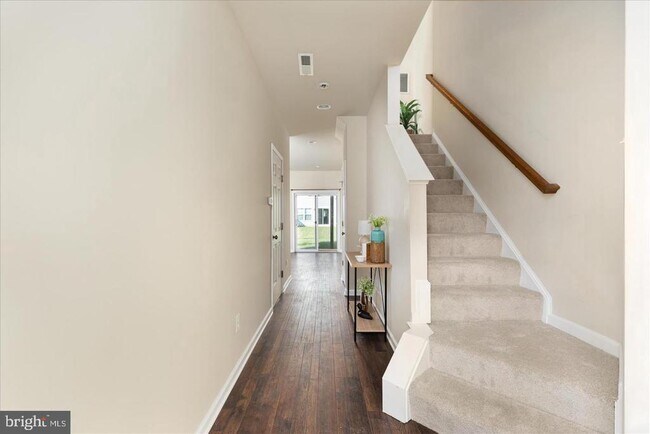 Photo - 109 Splendor Gdn Wy