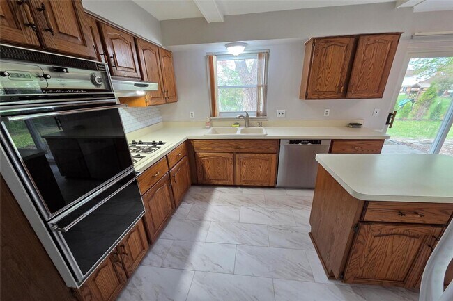 Photo - 515 Hobnail Cir