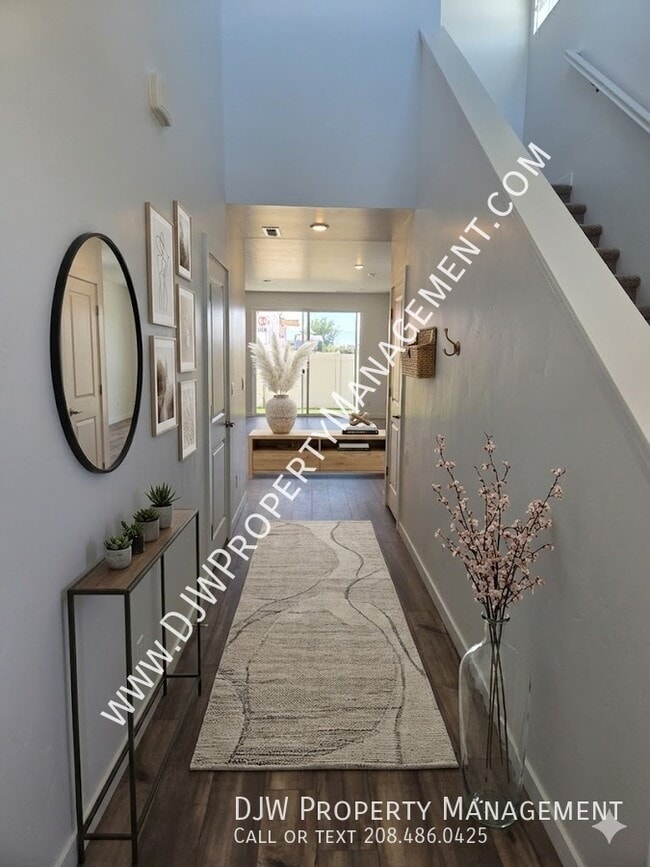 Photo - 1724 N Big Star Ave