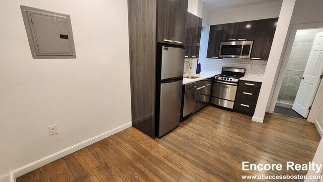 Photo - 11 Peterborough St Unit 1