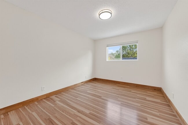 Photo - 16117 Singapore Ln