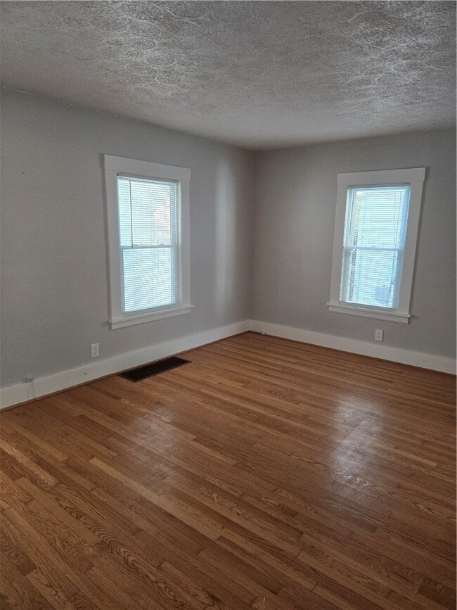 Photo - 227 W Ivy St